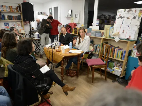 L'auteure Neige Sinno était hier à Ploërmel, pour rencontrer ses fans