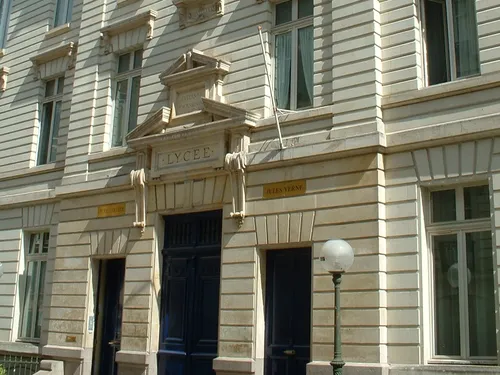 Fermeture de trois collèges à Nantes : parents d'élèves et...