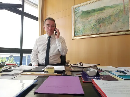 Quatre ans après, Emmanuel Macron de retour en Mayenne