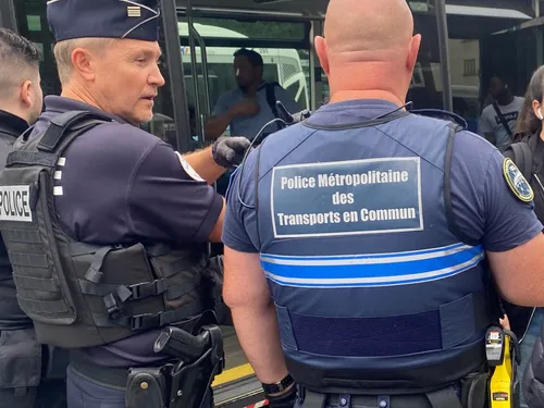 Nantes. La police métropolitaine des transports ... prend le tram'