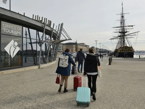 Tourisme. La saison démarre prudemment sur la côte d'Emeraude