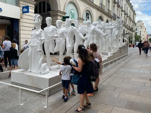 A Nantes, les statues du Voyage 2023 attirent et séduisent !