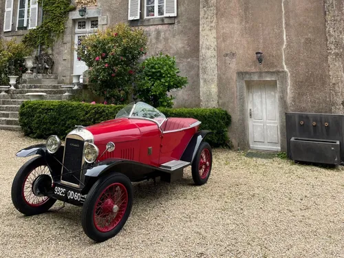 Vintage. Des voitures anciennes à vendre à la "Brocante" du Manoir...