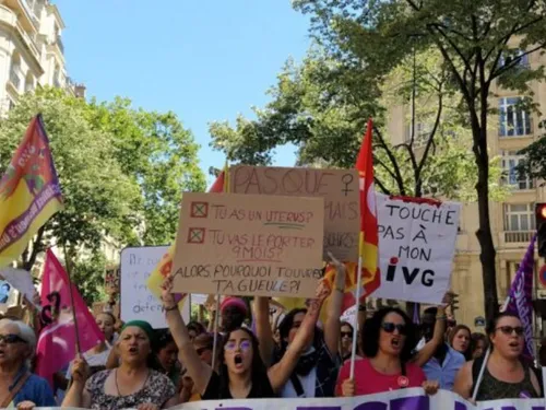 Droit à l'avortement : rassemblements à Nantes, Rennes, Lorient,...
