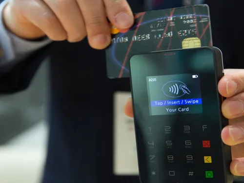 Les pourboires payés par CB défiscalisés !