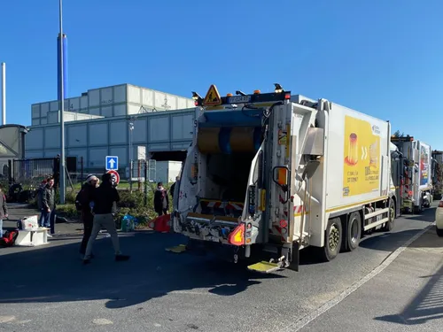 A Nantes, les éboueurs peinent à reprendre le travail