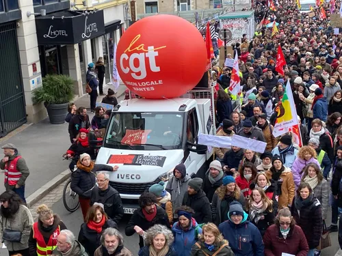 La raffinerie de Donges en grève, le carburant n’en sort plus...