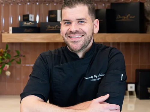Bretons de l'Etranger : Clément Le Deore a lancé sa pâtisserie à...