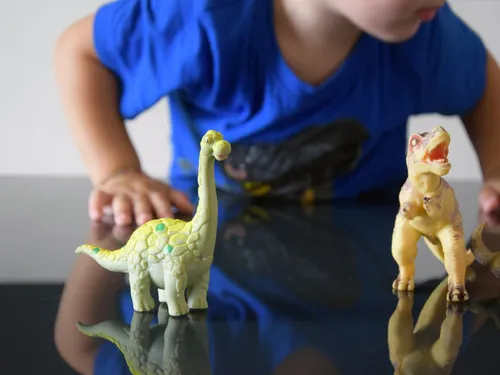 Jouets, expo, cinéma... La folie des dinosaures chez les enfants