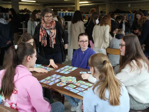 A Laval, un lycée propose de passer 24 heures sans portable 