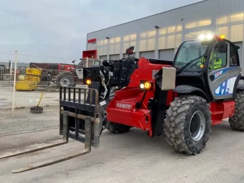 A Ancenis, Manitou à la pointe avec son chariot à l’hydrogène