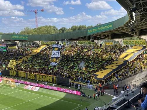 Ligue 1 : le FC Nantes manque sa rentrée, le Stade Rennais cartonne !