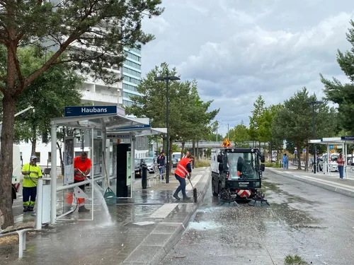 Violences urbaines à Nantes : les locaux de la mairie annexe...
