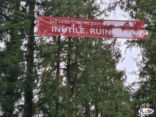 Une installation ‘artistique’ pour dénoncer la mise à 2x2 voies