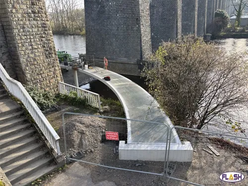 Une nouvelle passerelle piétonne posée à Limoges