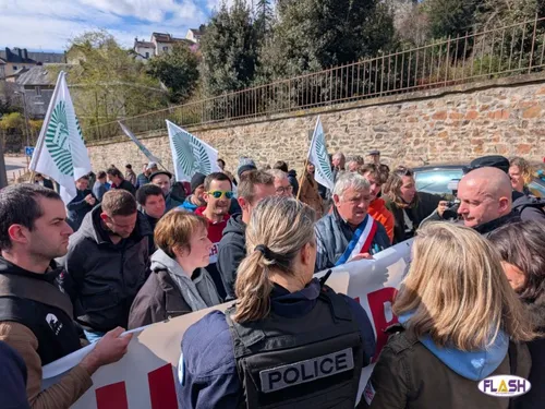 Corrèze : Double manifestation à Tulle sur la question du Loup