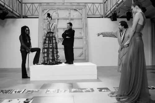 FG CHIC : Azzedine Alaïa, la mode sculptée s’expose à San Francisco