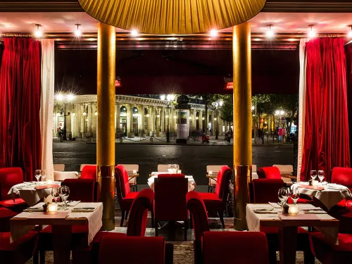 FG CHIC : Café Ruc : l’élégance feutrée face à la scène parisienne 