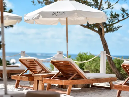 Nikki Beach Ibiza: El Epicentro del Chic Mediterráneo 
