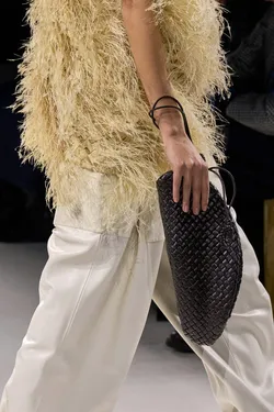 FG CHIC : Quand la matière devient mouvement    