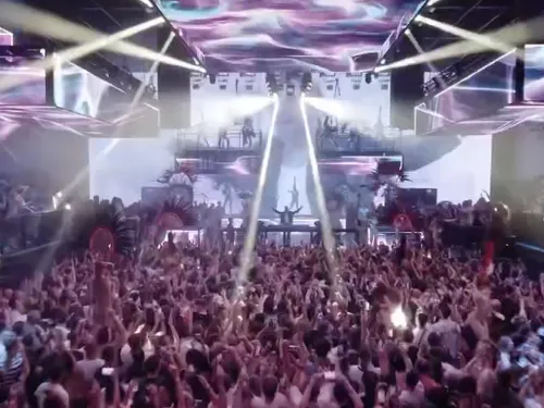 David Guetta fait le show à [UNVRS] Ibiza