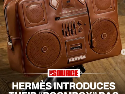 FG CHIC : Hermès fait résonner la mode le sac Boombox Plume,...