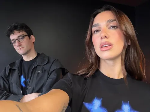 Dua Lipa, avec un vocal très intense, sur le nouvel album du...