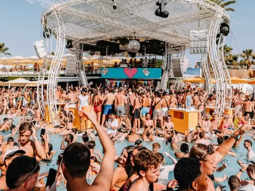 FG CHIC: O Beach Ibiza, el beach club donde el lujo se vive bajo el...