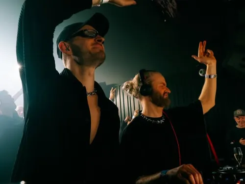 Kream ravive un monument de la house avec The Answer