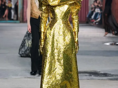 FG CHIC : GLENN MARTENS, LA PAGE BLANCHE RÉINVENTÉE 