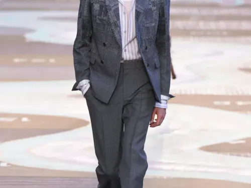 FG CHIC :  L'Heure Suspendue ou l’Odyssée Nocturne chez Louis Vuitton 