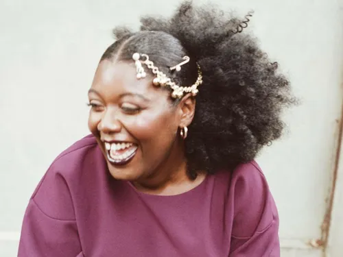 FG CHIC : Yazmin Lacey, l’élégance d’une vérité amoureuse