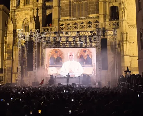 Le Vatican a organisé une messe électro devant une cathédrale
