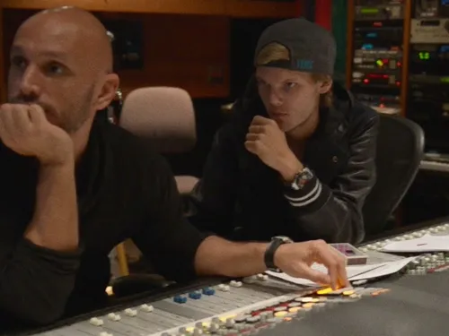 Stories on stories  Toujours dans l'intimité du studio avec avicii