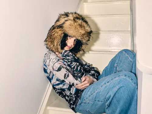 Carlita s'associe à Myd pour dévoiler le très beau "See It As A Sign" 