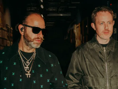 Le duo Chase & Status continue de dévoiler son prochain album avec...