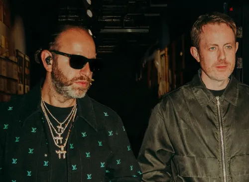 Le duo Chase & Status continue de dévoiler son prochain album avec...