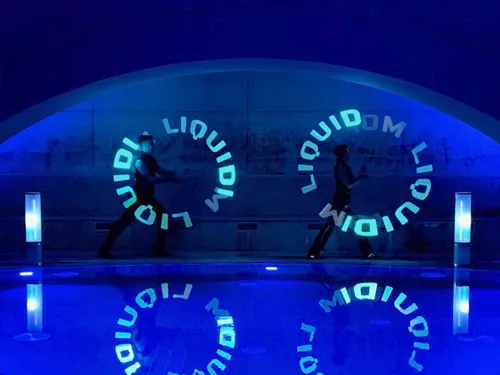 FG CHIC : L'Oasis Techno-Zen : Quand le Brutalisme Rencontre le...