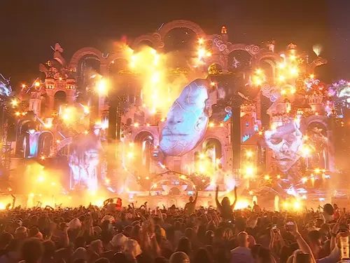  David Guetta vient de mettre en ligne son show complet à...