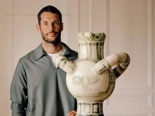 FG CHIC : JACQUEMUS, Le Mythe Antique Réinventé 