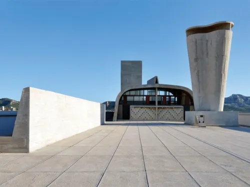 FG CHIC RIVIERA : Un paquebot de béton dans le ciel, le MAMO...