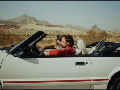 Après l'excellent Paranoïa, Møme dévoile Burnin toujours avec Ricky...