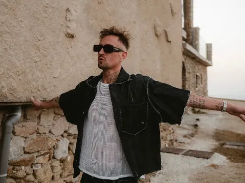 Robin Schulz revisite le tube planétaire Lean On pour ses 10 ans