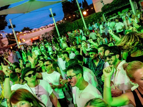 IBIZA: MANUMISSION RESUCITA EL ESPÍRITU LIBRE DE LA ISLA