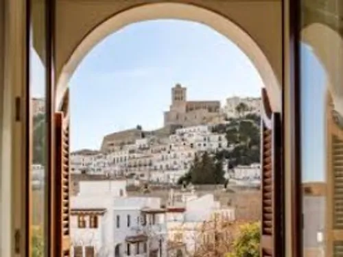 FG CHIC IBIZA : Le Montesol, Icône Éternelle d'Ibiza 