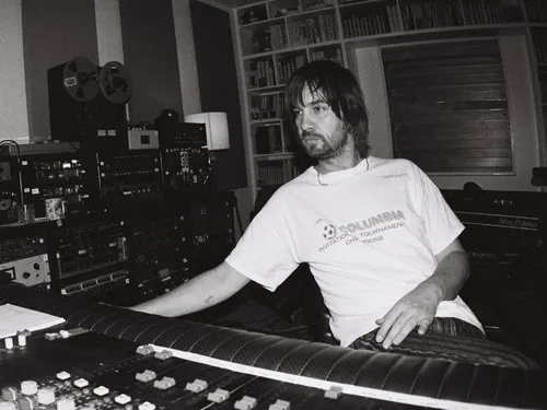 Tame Impala ravive sa flamme électronique avec Deadbeat