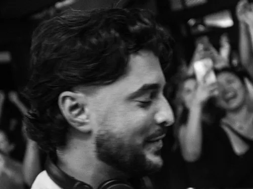 L'australien Tobiahs continue son ascension avec Angel Of Mine