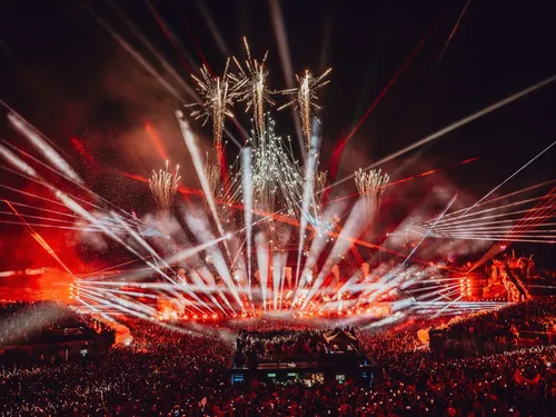 Incendie gigantesque, une belle communion, un malaise mortel, des...