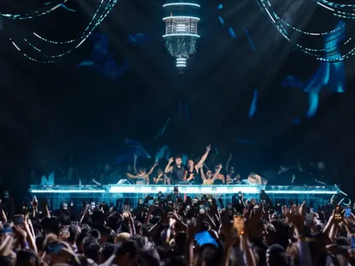 UNVRS annonce un closing XXL