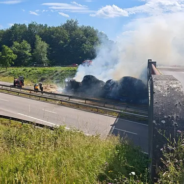 Un poids lourd en feu, la RN 57 fermée à la circulation